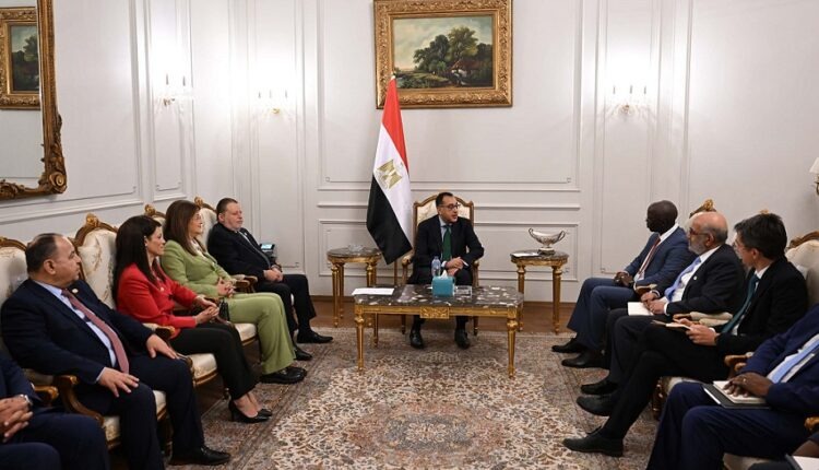 نائب رئيس البنك الدولي يشيد بالشراكة الإستراتيجية مع مصر